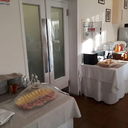 ホテル Casa Rossa 3*
