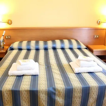 ホテル Casa Rossa 3*