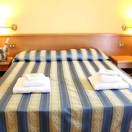 ホテル Casa Rossa 3*