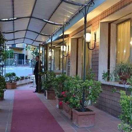 Casa Rossa 3* モンテカティーニ・テルメ